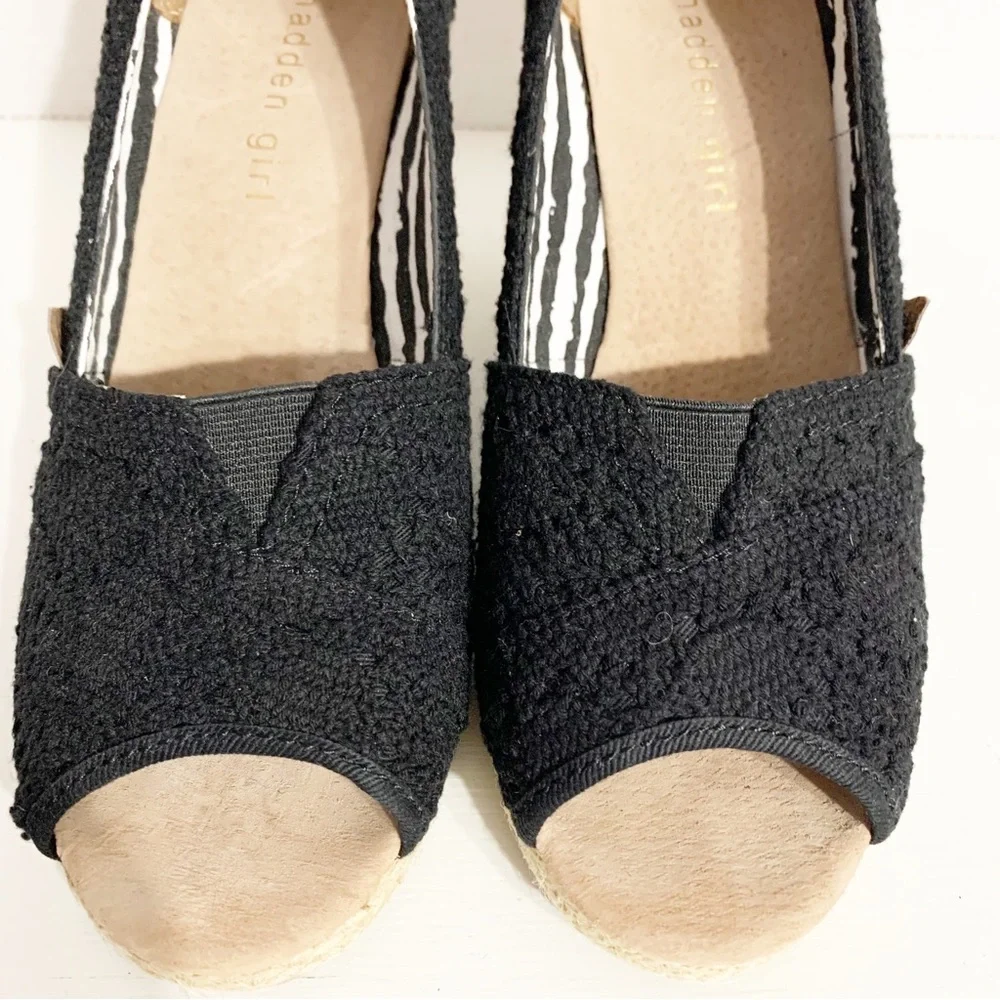 Madden Girl Tackle Crocheted Natural Fabric Jute Wedge Heel Open Toe Shoes Black